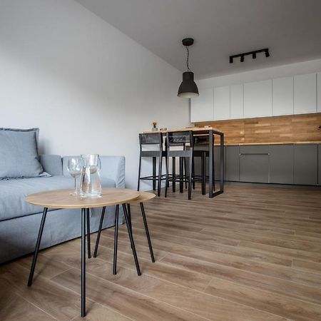 Longinus Apartament Болеславец Экстерьер фото